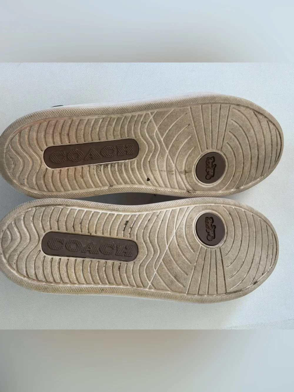 Coach Low Top Leather Sneakers White Signature Heel Women’s Size 8B with Box